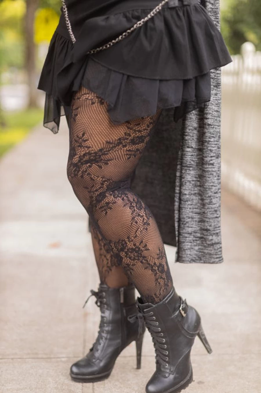 "Killer Legs Plus Size Floral Lace Tights – Elegant Net Design for Women"